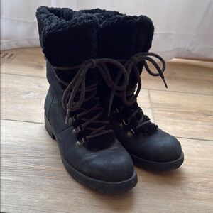 UGG Fraser Boots
